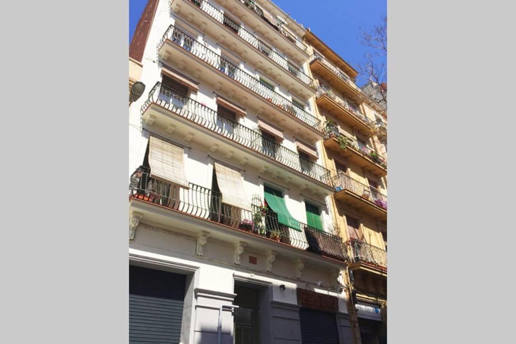 Sunny Apartment Gracia - Joanic Renovated Barcelona Eksteriør billede